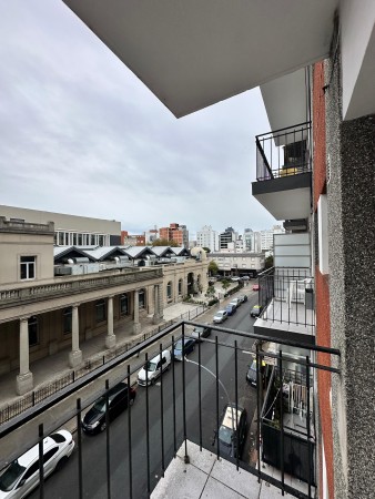 VENTA MONOAMBIENTE CON BALCON SALIENTE EN FRENTE AL PASEO ALDREY