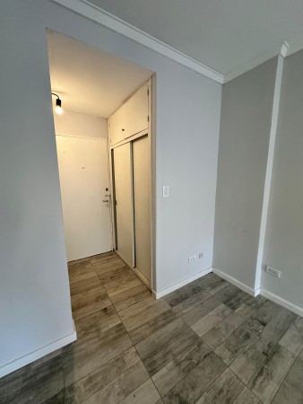VENTA MONOAMBIENTE CON BALCON SALIENTE EN FRENTE AL PASEO ALDREY