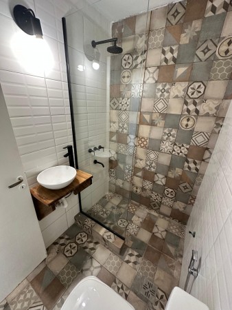 VENTA MONOAMBIENTE CON BALCON SALIENTE EN FRENTE AL PASEO ALDREY