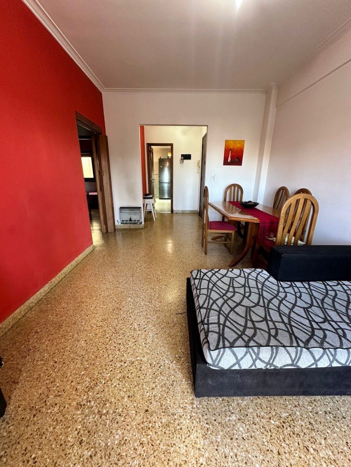 DEPARTAMENTO 3 AMBIENTES CON BALCON A LA CALLE Y VISTA PARCIAL AL MAR