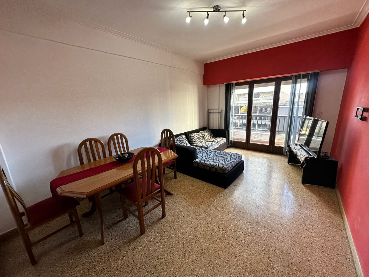 DEPARTAMENTO 3 AMBIENTES CON BALCON A LA CALLE Y VISTA PARCIAL AL MAR