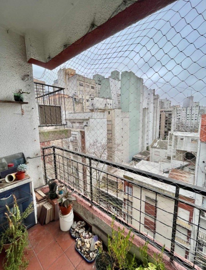 DEPARTAMENTO 2 AMBIENTES CON DEPENDENCIA Y BALCON A LA CALLE