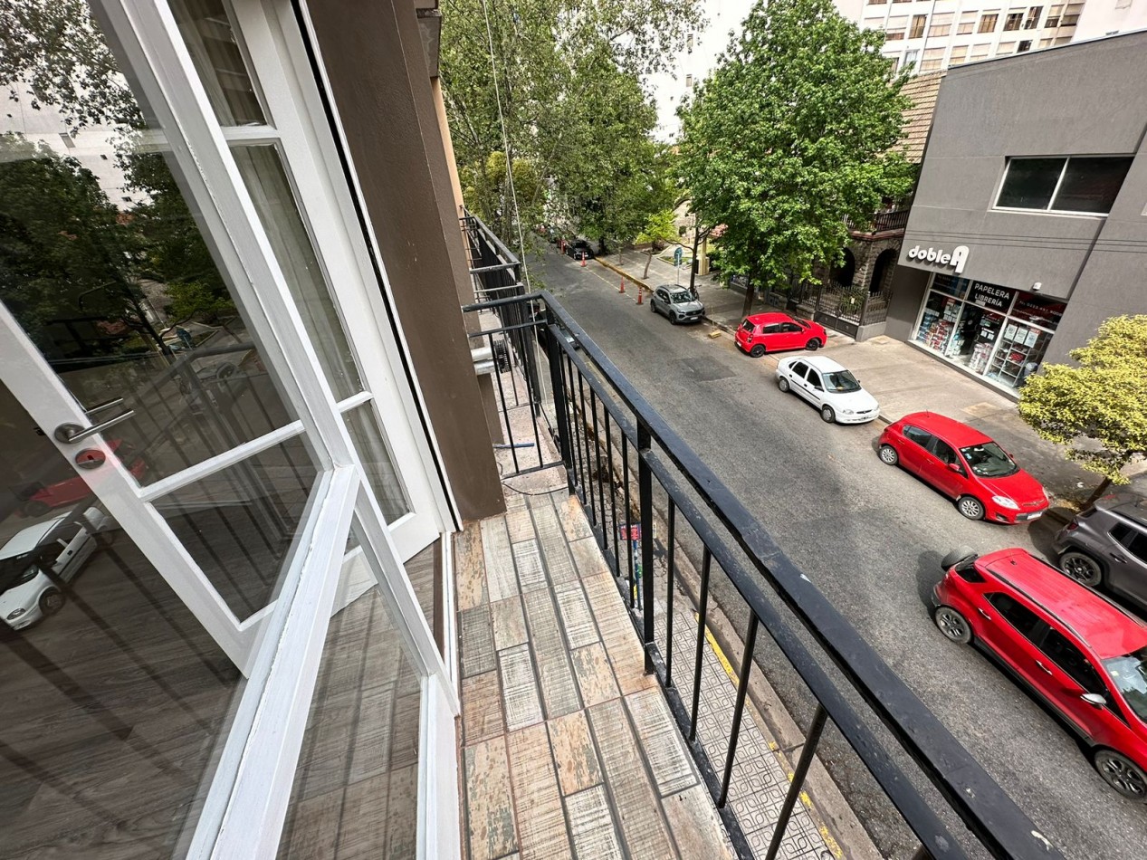 MONOAMBIENTE CON BALCON RECICLADO A NUEVO