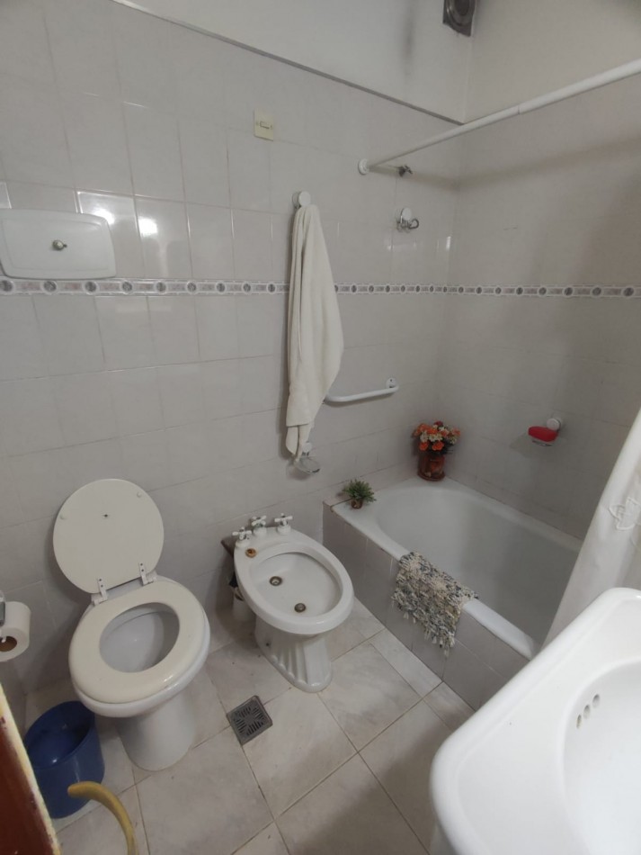 ALQUILER CHALET DE 5 AMBIENTES CON PARQUE