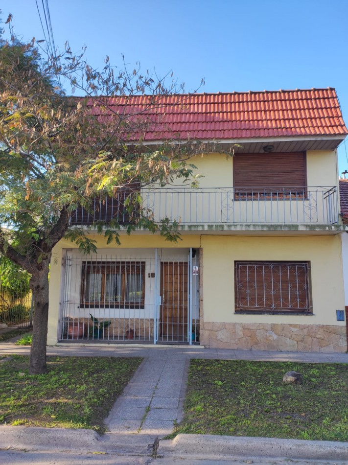 ALQUILER CHALET DE 5 AMBIENTES CON PARQUE