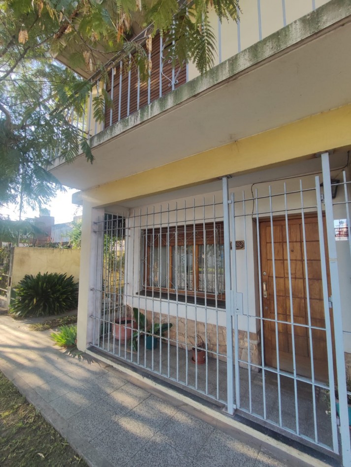 ALQUILER CHALET DE 5 AMBIENTES CON PARQUE