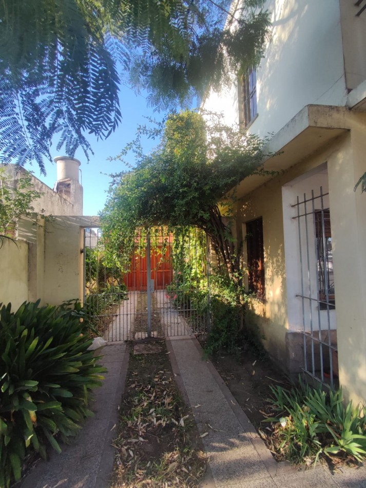 ALQUILER CHALET DE 5 AMBIENTES CON PARQUE