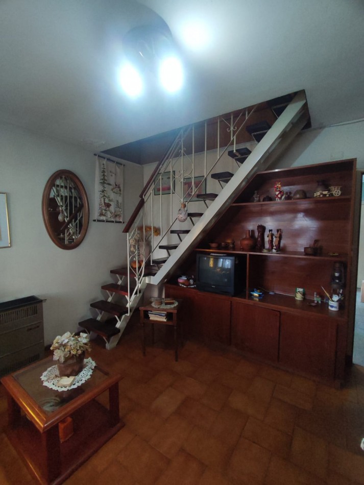 ALQUILER CHALET DE 5 AMBIENTES CON PARQUE