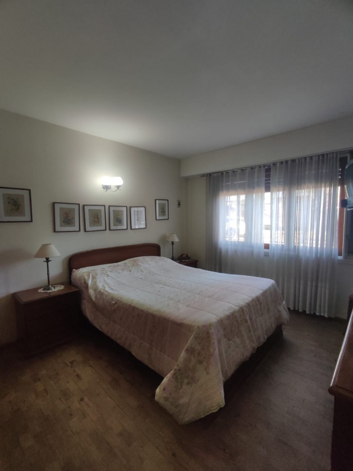 ALQUILER CHALET DE 5 AMBIENTES CON PARQUE