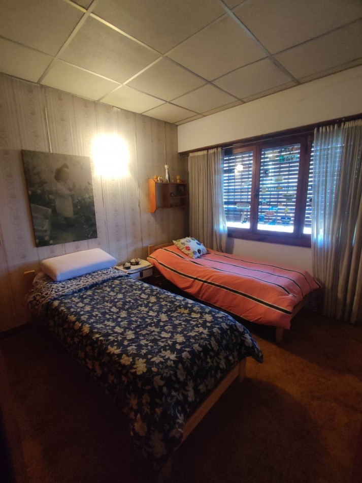 ALQUILER CHALET DE 5 AMBIENTES CON PARQUE