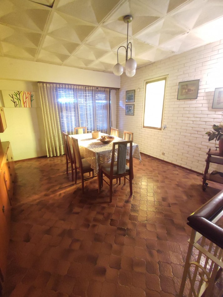 ALQUILER CHALET DE 5 AMBIENTES CON PARQUE
