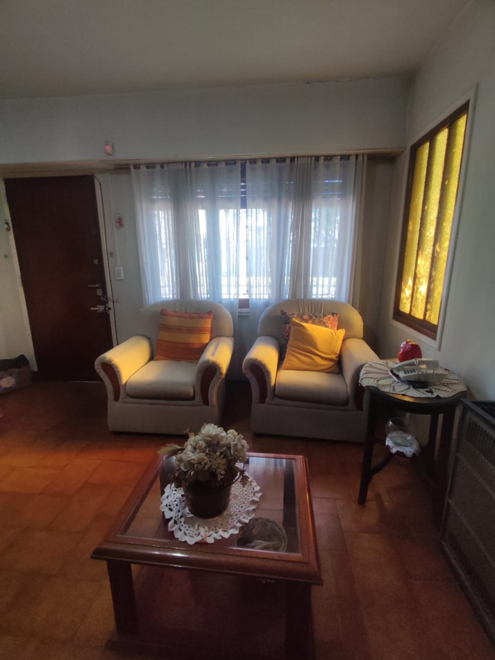 ALQUILER CHALET DE 5 AMBIENTES CON PARQUE