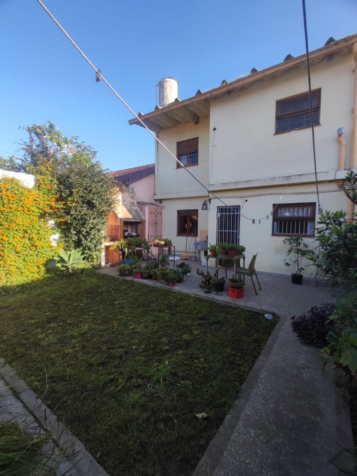 ALQUILER CHALET DE 5 AMBIENTES CON PARQUE