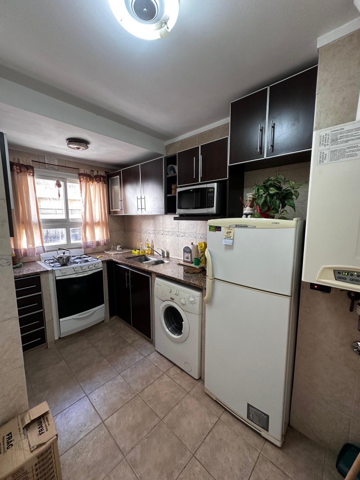 VENTA SEMIPISO 3 AMBIENTES CON BALCON CORRIDO
