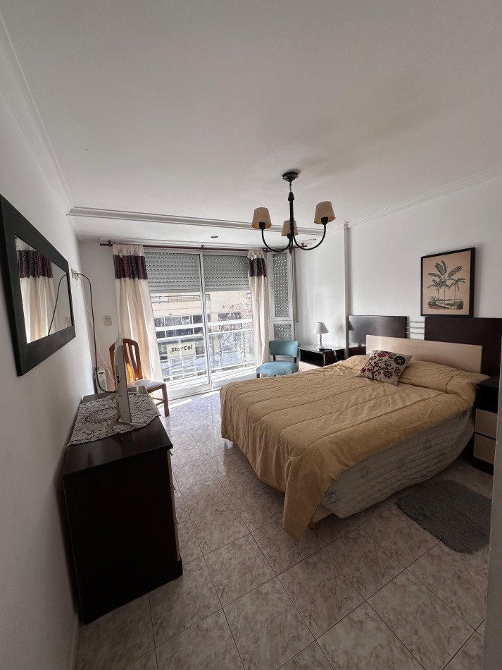 VENTA SEMIPISO 3 AMBIENTES CON BALCON CORRIDO