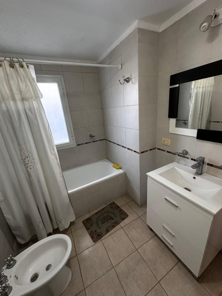 VENTA SEMIPISO 3 AMBIENTES CON BALCON CORRIDO