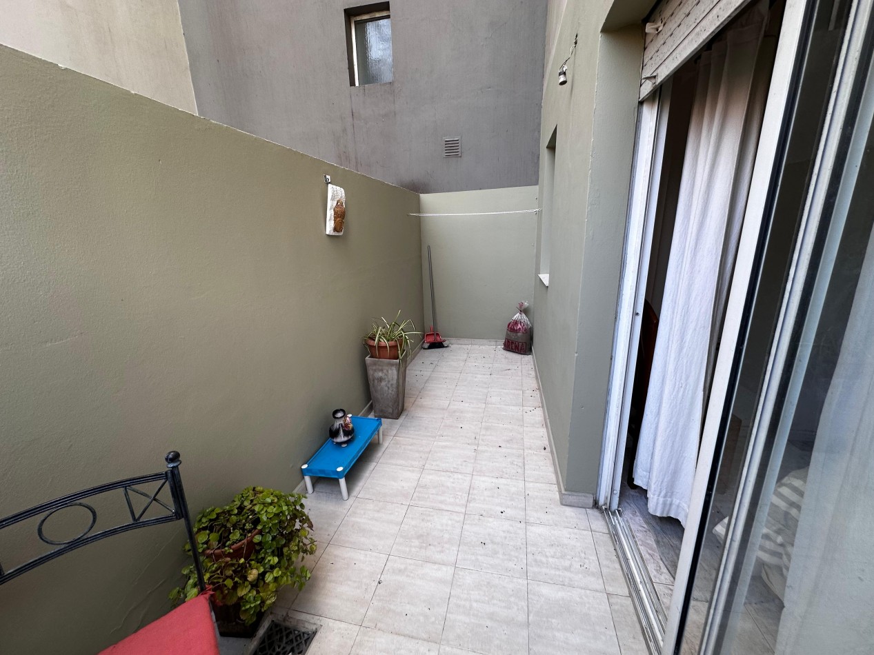VENTA SEMIPISO 3 AMBIENTES CON BALCON CORRIDO