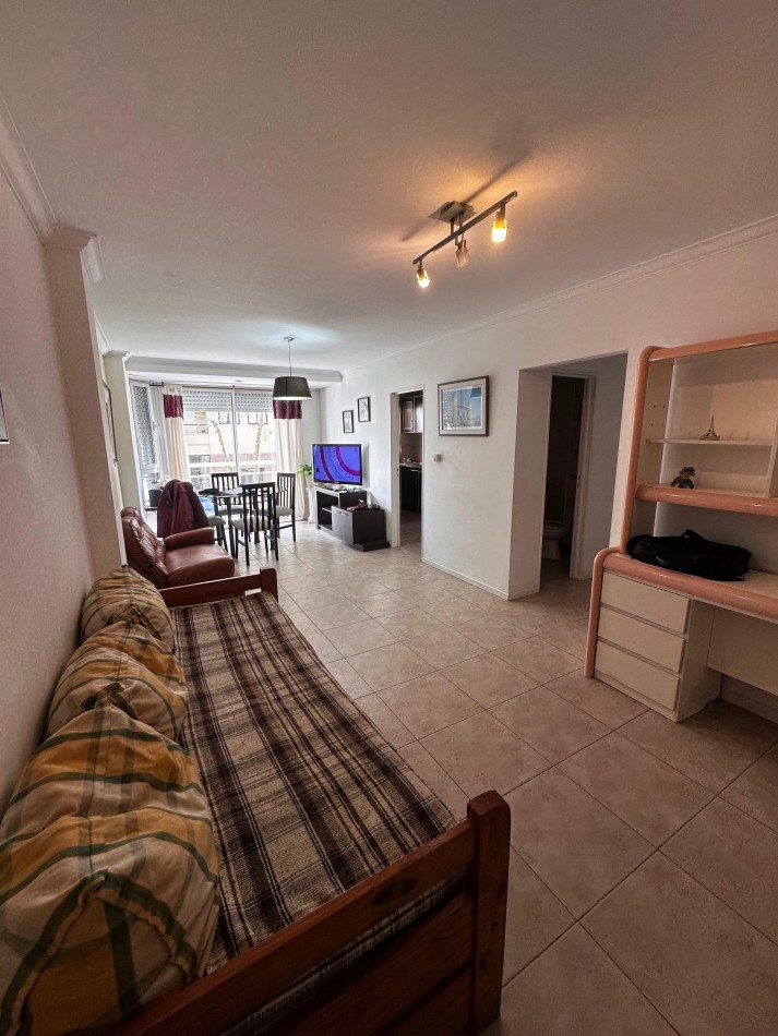 VENTA SEMIPISO 3 AMBIENTES CON BALCON CORRIDO