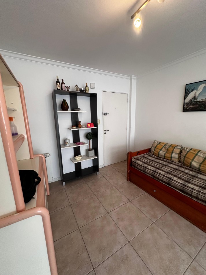 VENTA SEMIPISO 3 AMBIENTES CON BALCON CORRIDO