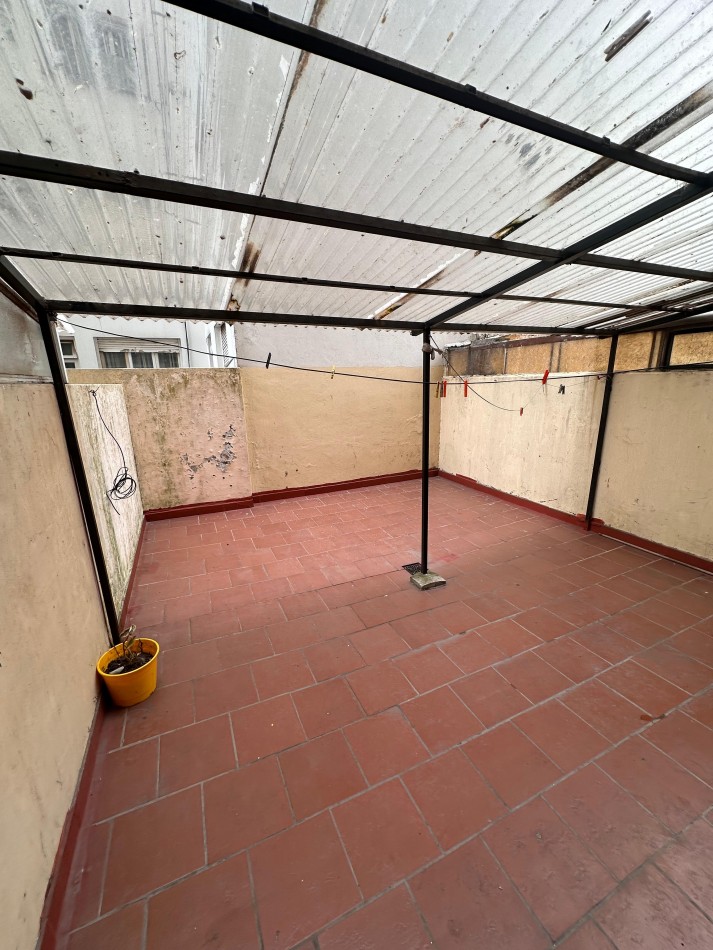 DEPARTAMENTO 1 AMBIENTE Y MEDIO CON PATIO