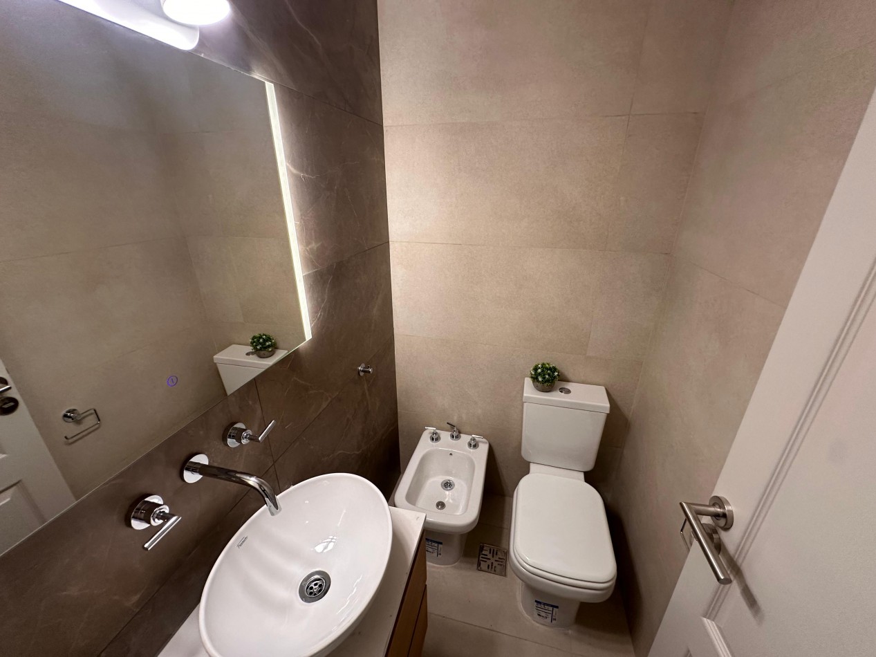 VENTA HERMOSO DEPARTAMENTO 3 AMBIENTES RECICLADO A NUEVO