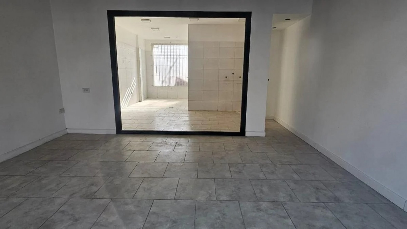 ALQUILER DE LOCAL COMERCIAL EN ESQUINA