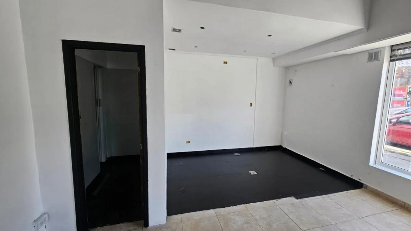 ALQUILER DE LOCAL COMERCIAL EN ESQUINA