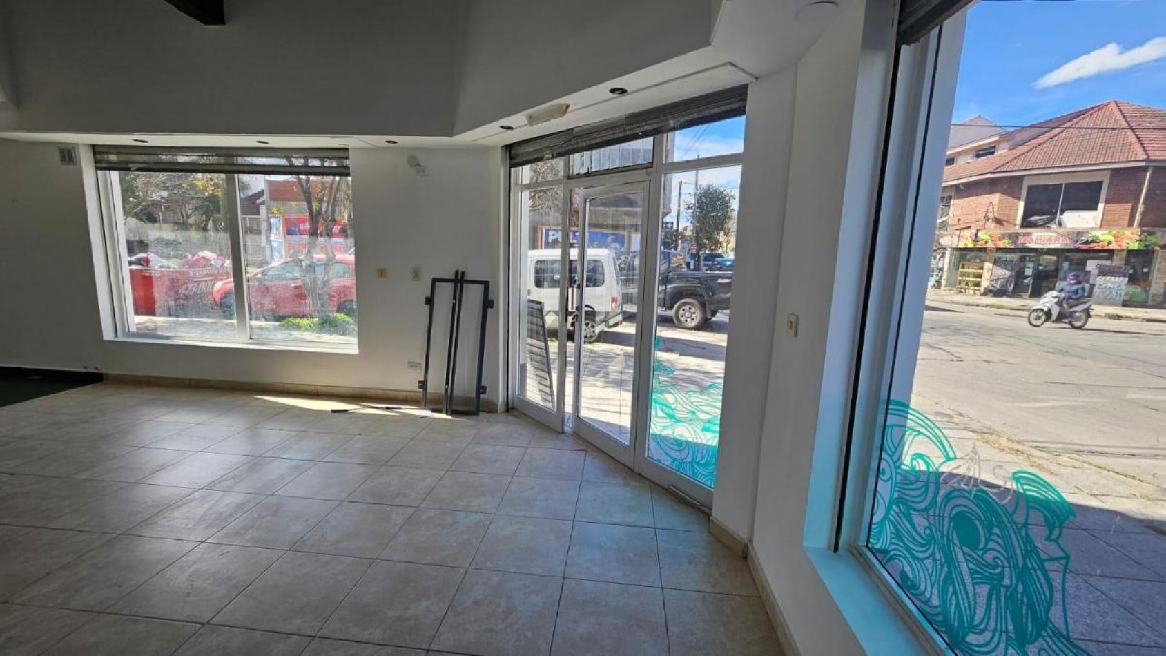 ALQUILER DE LOCAL COMERCIAL EN ESQUINA