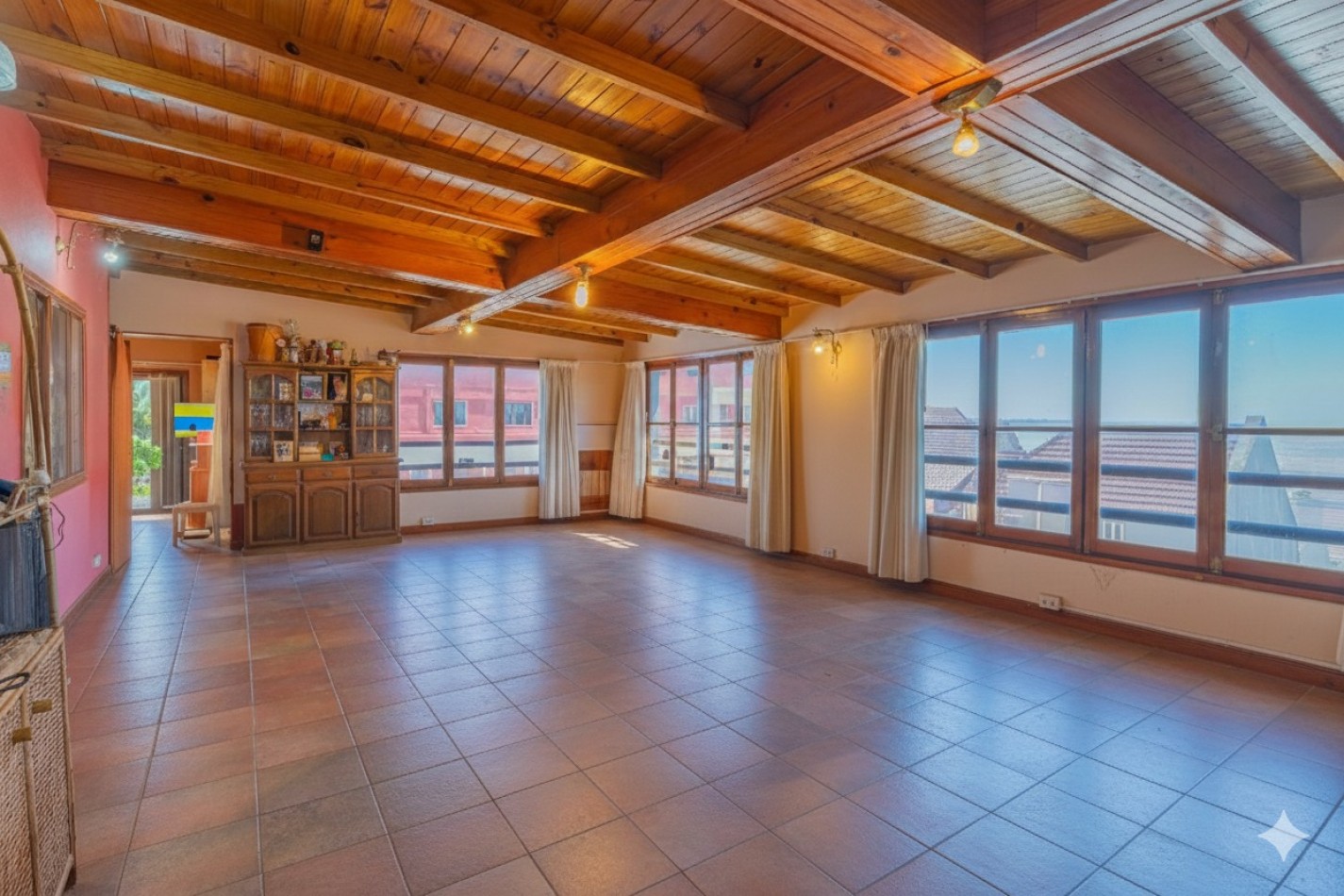 VENTA IMPORTANTE CHALET EN LA PERLA