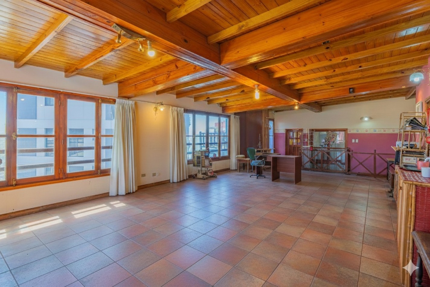 VENTA IMPORTANTE CHALET EN LA PERLA