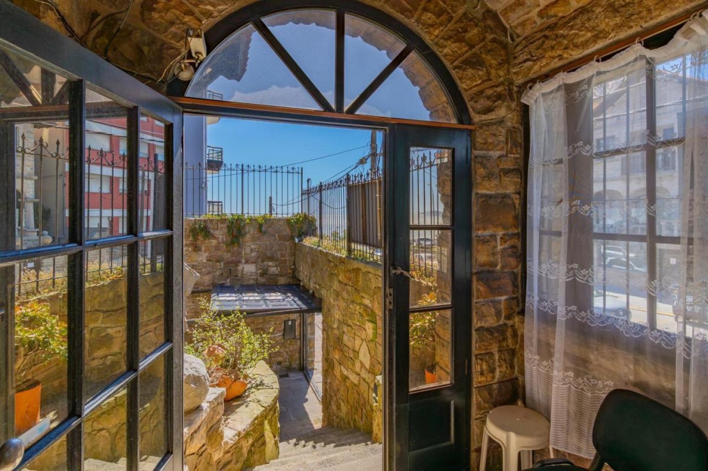 VENTA IMPORTANTE CHALET EN LA PERLA