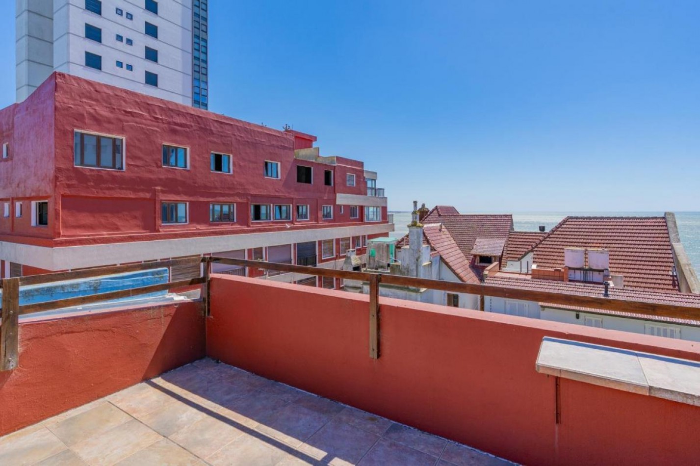 VENTA IMPORTANTE CHALET EN LA PERLA