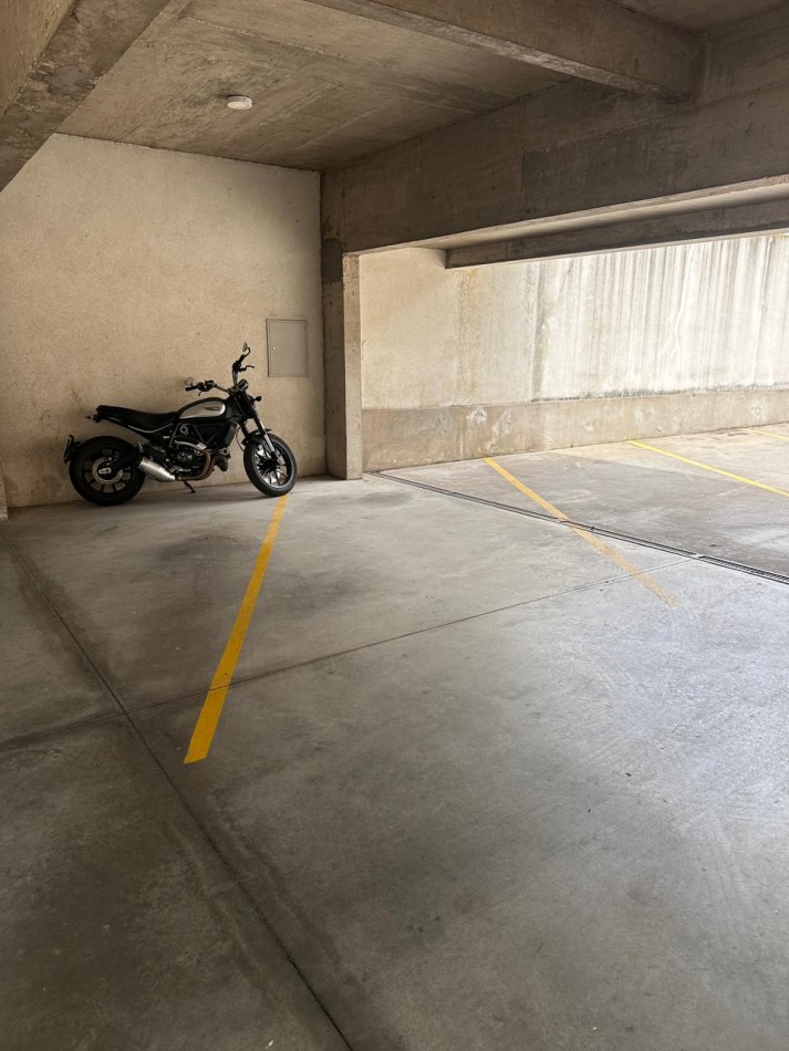 VENTA MONOAMBIENTE CON COCHERA EN CHAUVIN