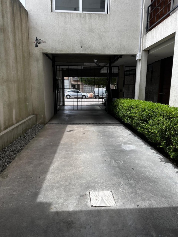 VENTA MONOAMBIENTE CON COCHERA EN CHAUVIN