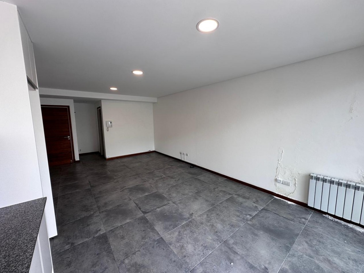 VENTA MONOAMBIENTE CON COCHERA EN CHAUVIN