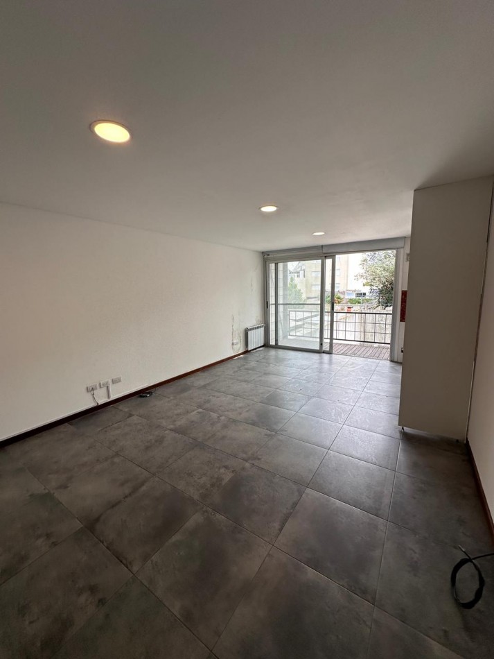 VENTA MONOAMBIENTE CON COCHERA EN CHAUVIN