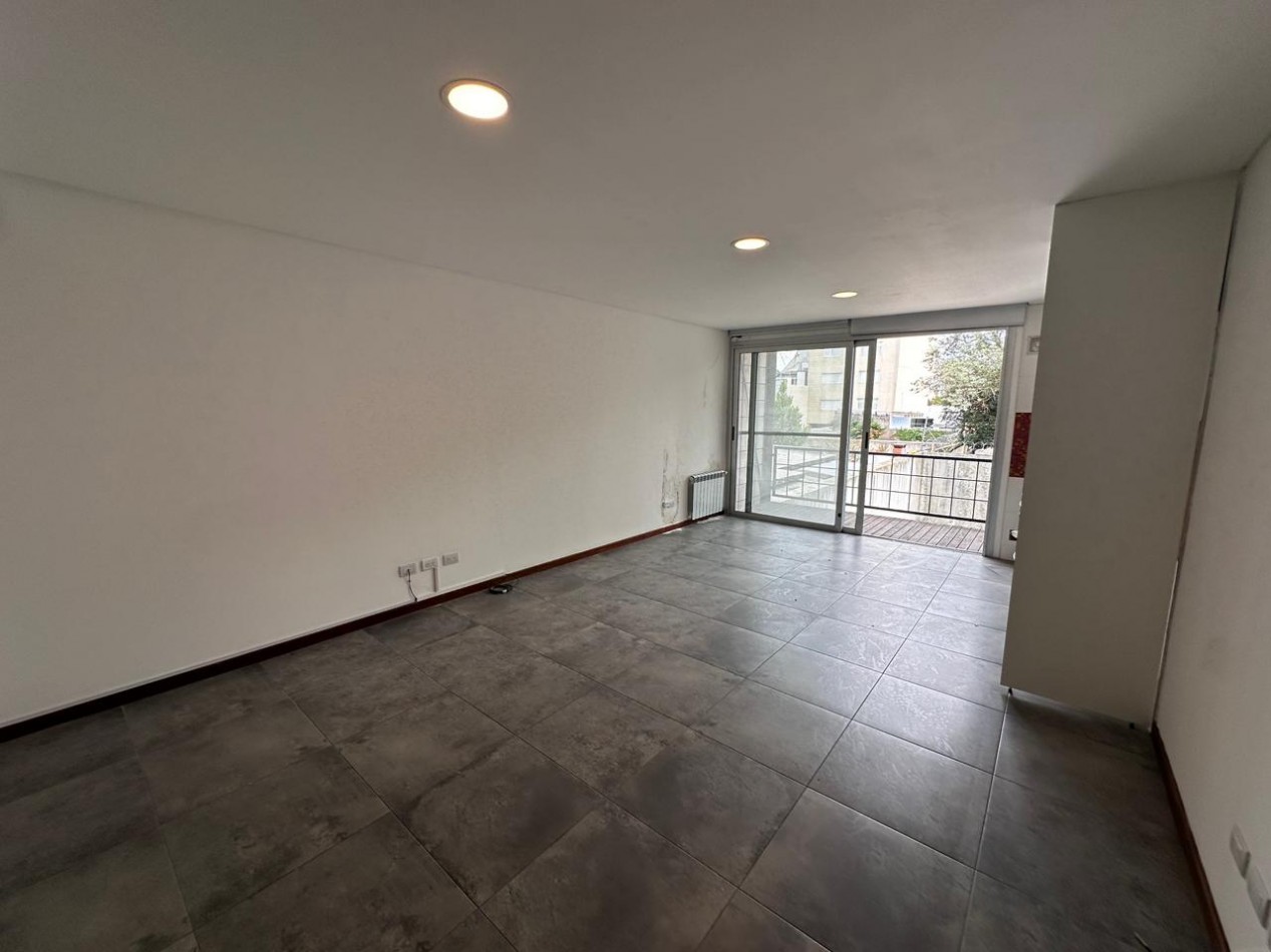 VENTA MONOAMBIENTE CON COCHERA EN CHAUVIN