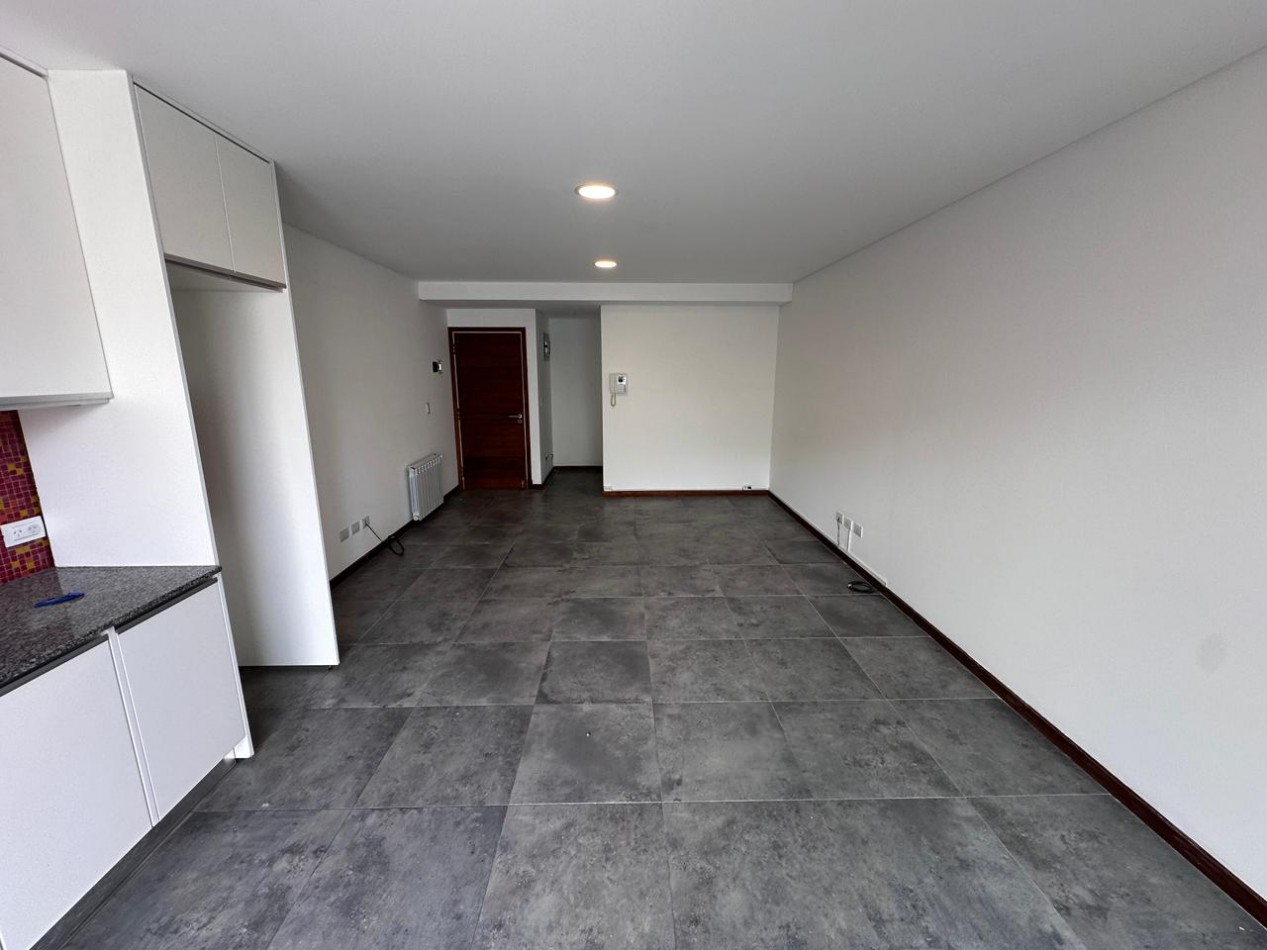 VENTA MONOAMBIENTE CON COCHERA EN CHAUVIN