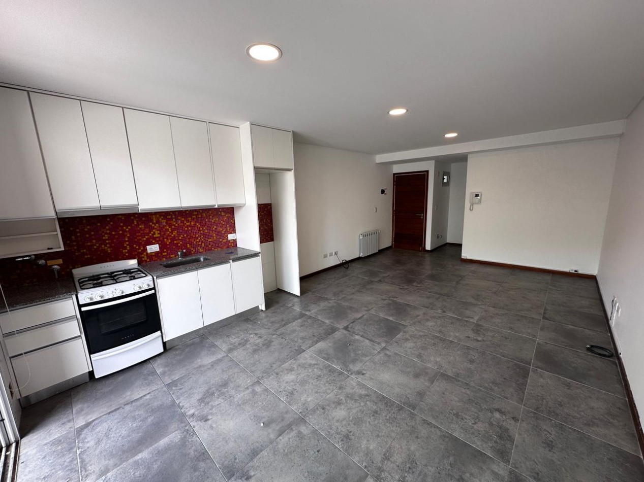 VENTA MONOAMBIENTE CON COCHERA EN CHAUVIN