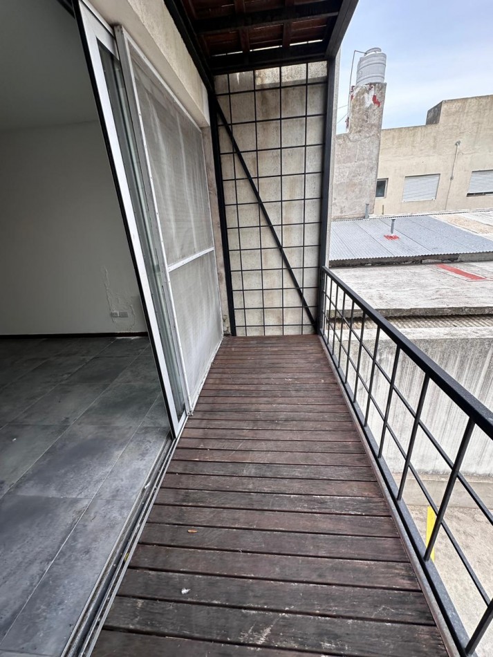 VENTA MONOAMBIENTE CON COCHERA EN CHAUVIN