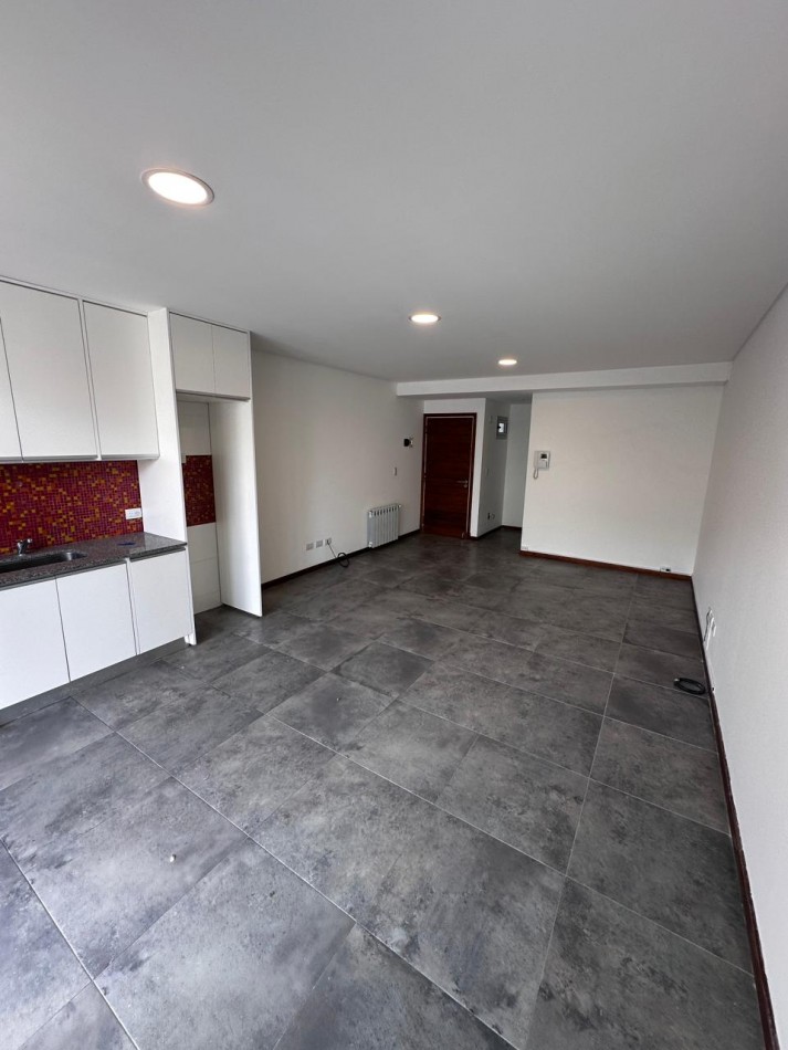 VENTA MONOAMBIENTE CON COCHERA EN CHAUVIN