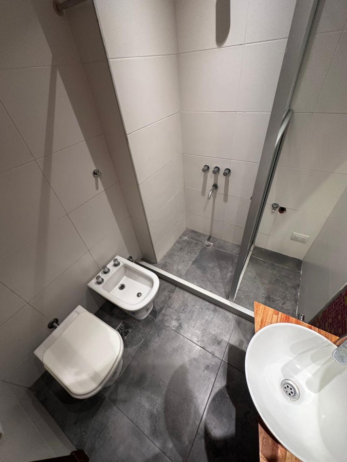 VENTA MONOAMBIENTE CON COCHERA EN CHAUVIN