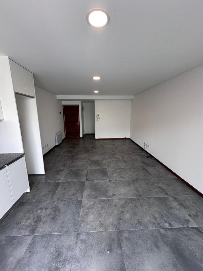 VENTA MONOAMBIENTE CON COCHERA EN CHAUVIN