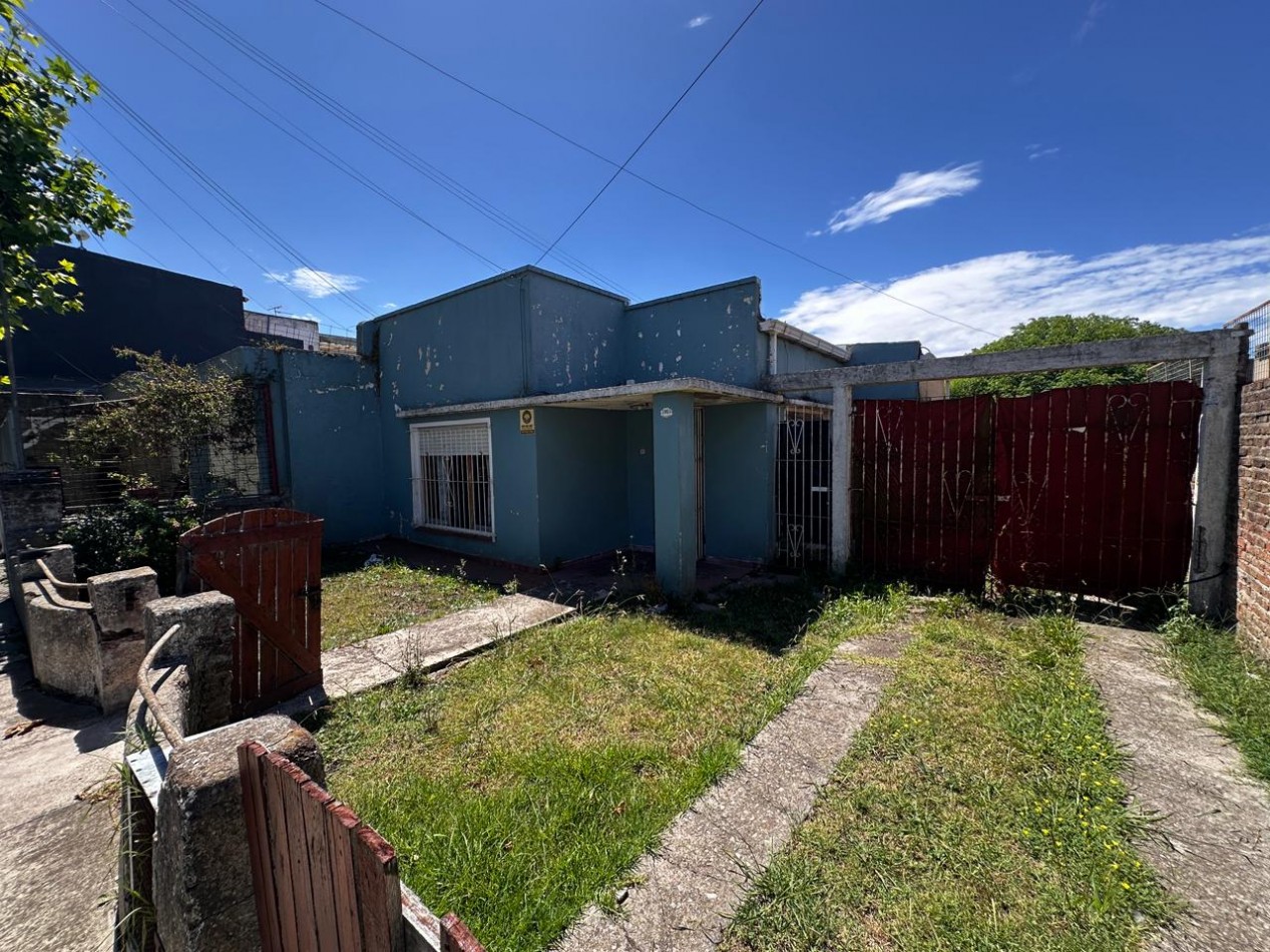 VENTA CASA 3 AMBIENTES CON PARQUE