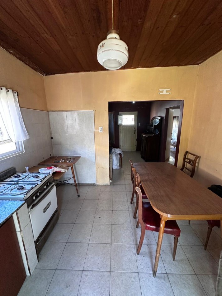 VENTA CASA 3 AMBIENTES CON PARQUE