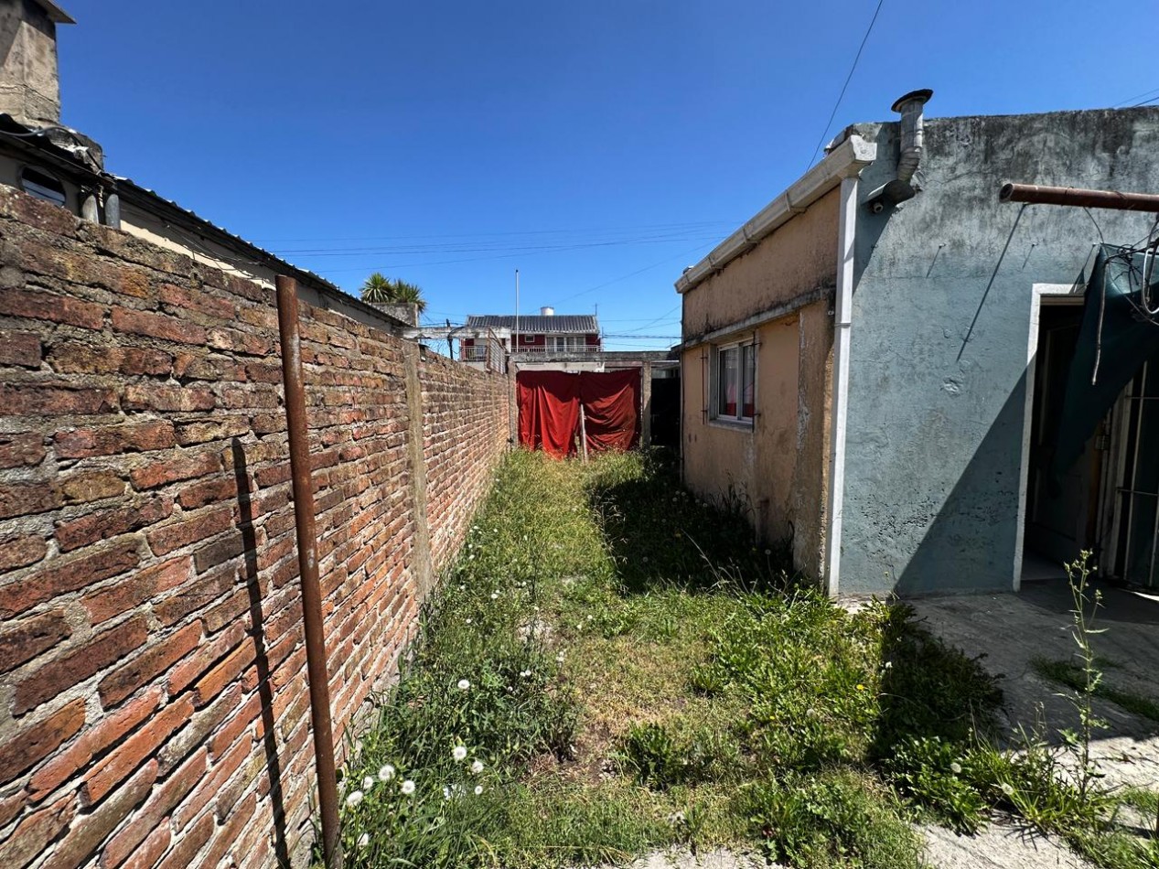 VENTA CASA 3 AMBIENTES CON PARQUE