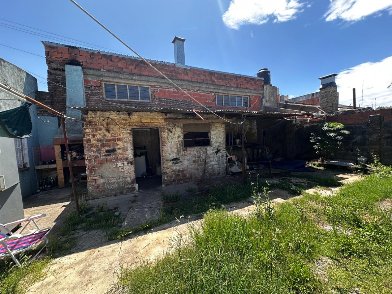 VENTA CASA 3 AMBIENTES CON PARQUE