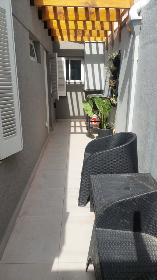 PH 2 AMBIENTES CON PATIO RECICLADO EN LA PERLA