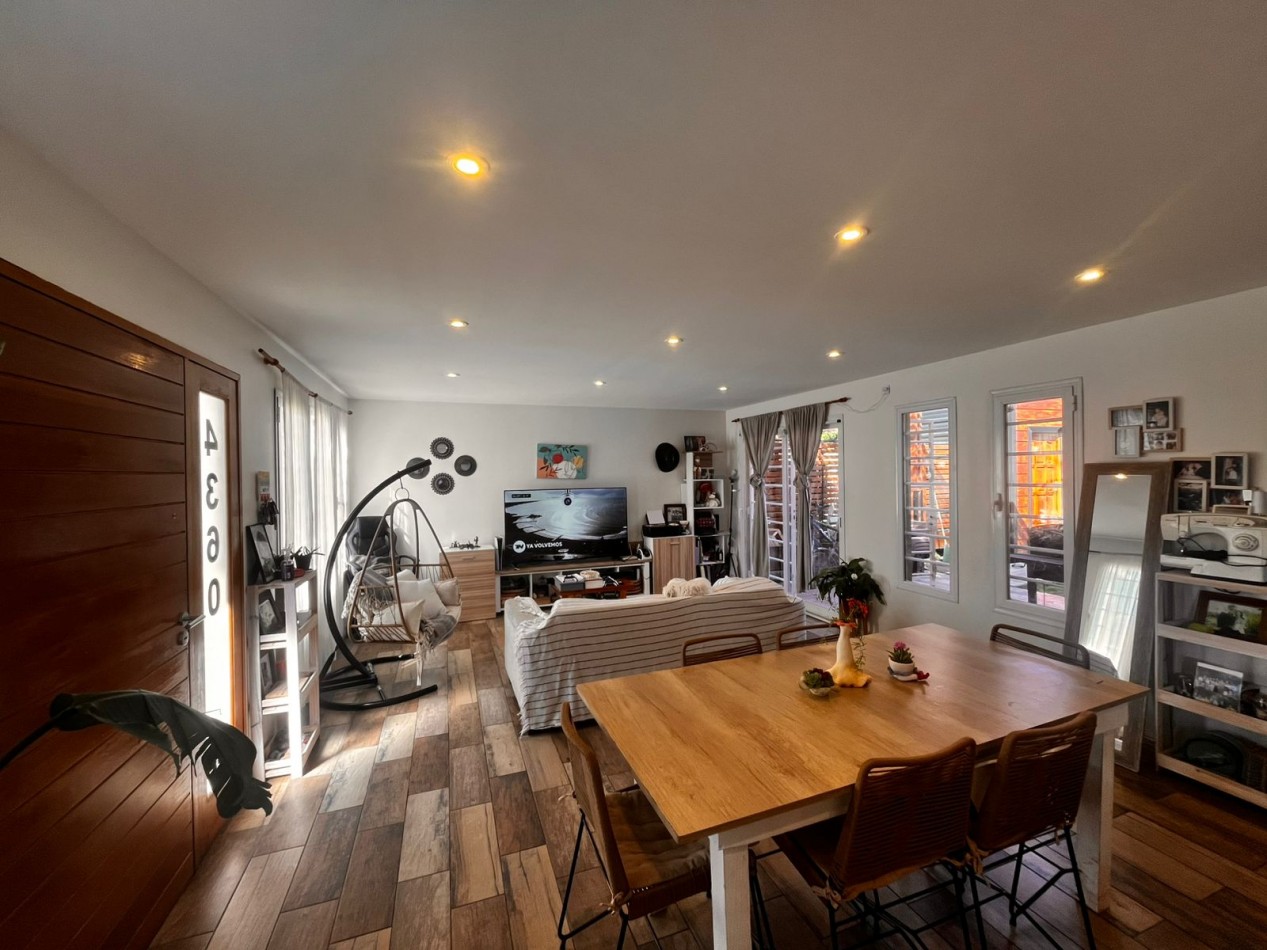 VENTA CASA 4 AMBIENTES + DEPARTAMENTO