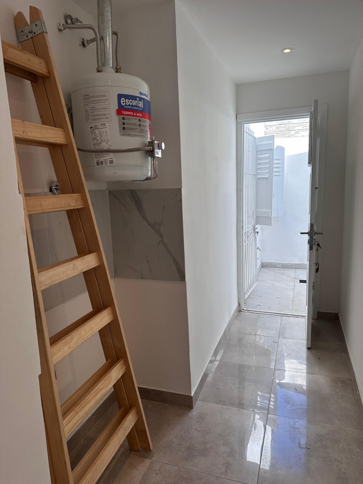PH DOS AMBIENTES CON PATIO RECICLADO A NUEVO 